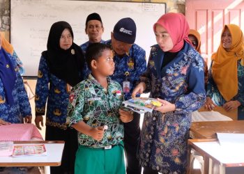Bunda PAUD Sidoarjo dr Sriatun Pantai Transisi Siswa Ke SDN  Sawohan Buduran