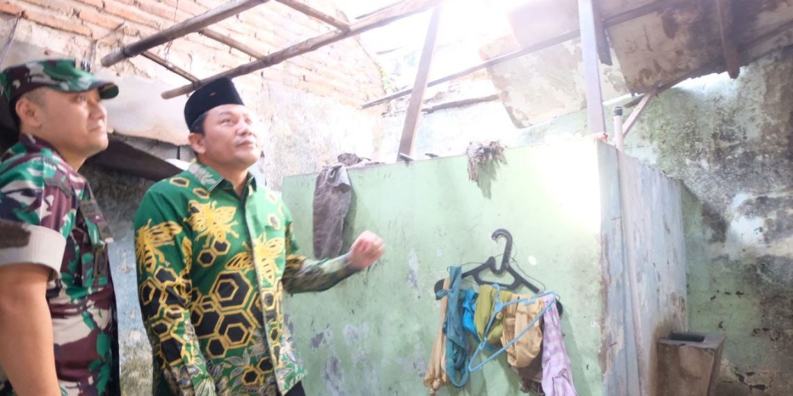 Sehari, Bupati Subandi Sidak Langsung Tiga Rumah Tidak Layak Huni