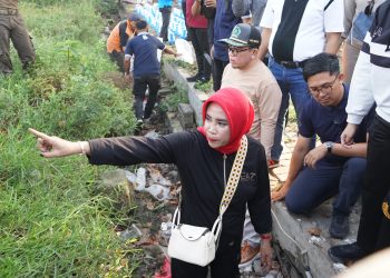 Wakil Bupati Hj Mimik﻿ Idayana Pimpin Kerja Bakti Bersama Ribuan Siswa SMAN 2 Sidoarjo