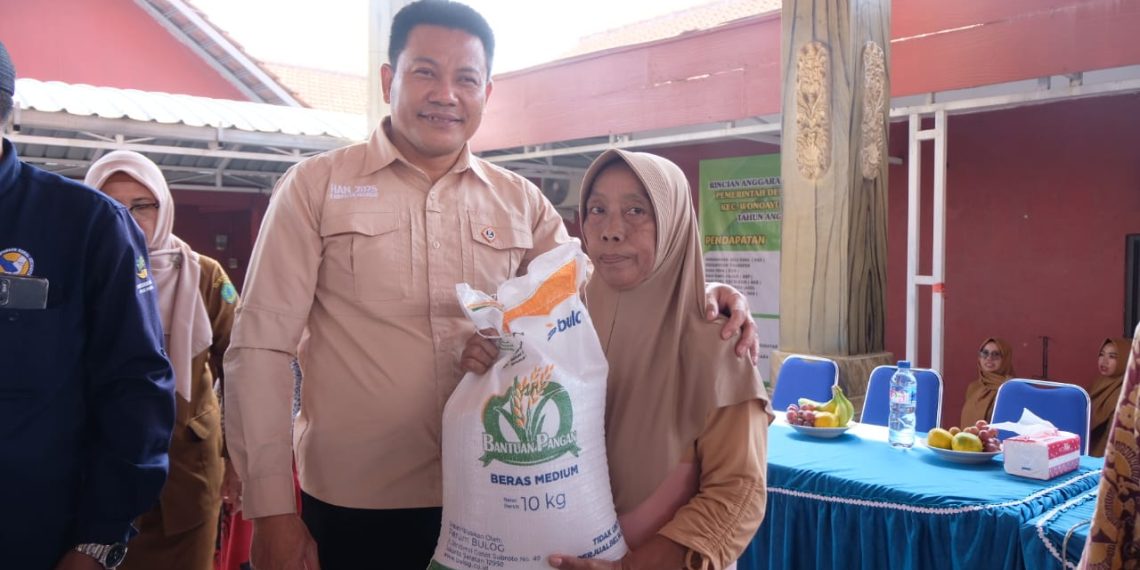 Bupati Subandi Monitoring Bantuan Pangan Beras