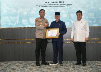 Pemberian Penghargaan Kementerian Desa PDT kepada Polresta Sidoarjo