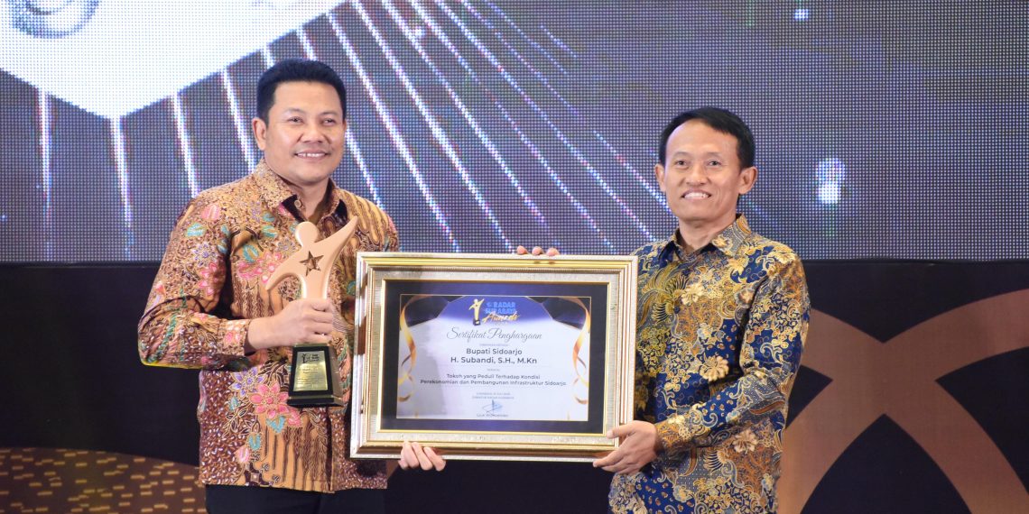Bupati Subandi Dinobatkan Sebagai Tokoh Yang Peduli Terhadap Kondisi Perekonomian dan Pembangunan Infrastruktur Sidoarjo