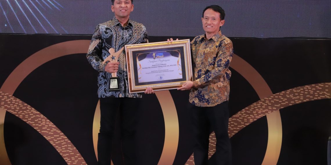 Kapolresta Sidoarjo Terima Penghargaan Radar Surabaya Award 2025