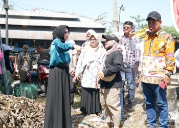 Sidak Kali Buntung, Wabup Mimik Ajak Masyarakat Tidak Buang Sampah di Sungai