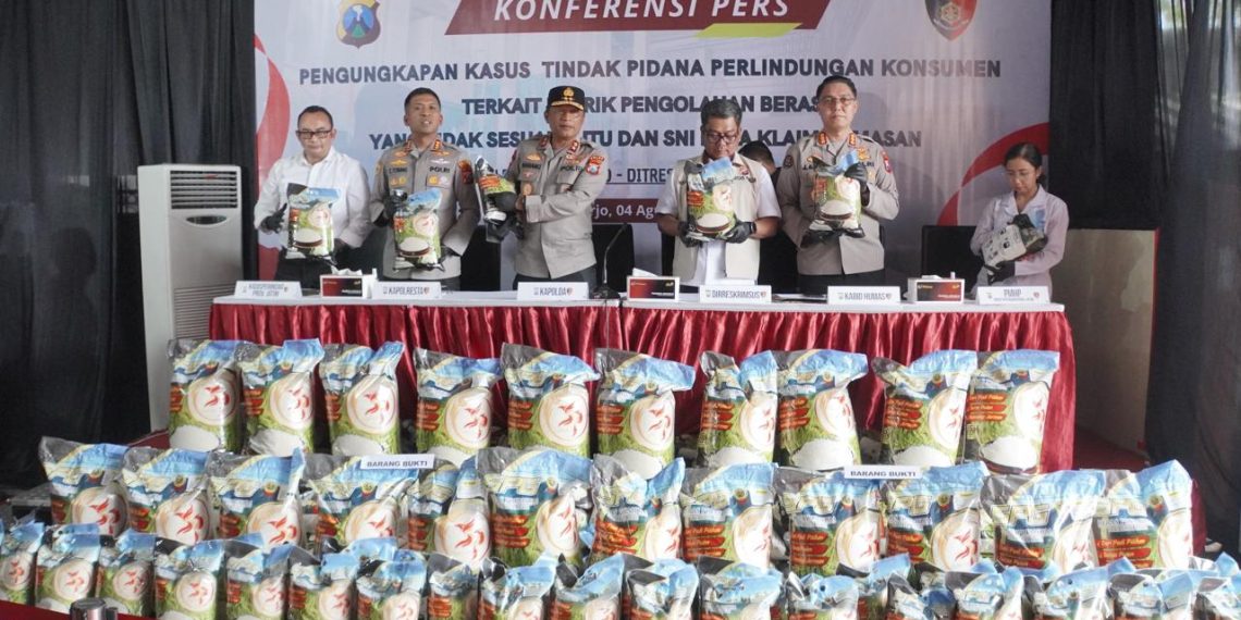 Polisi Amankan 12,5 Ton Beras Oplosan di Sidoarjo