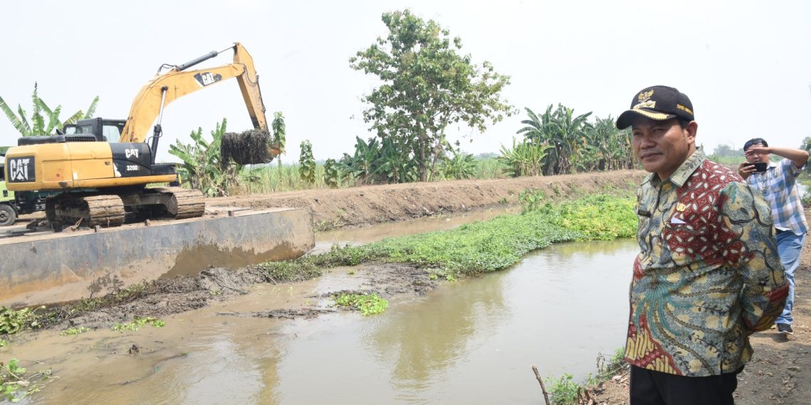 Cegah Banjir, Bupati Subandi dan Wabup Mimik Idayana Gencarkan Pembersihan Sampah dan Normalisasi Sungai