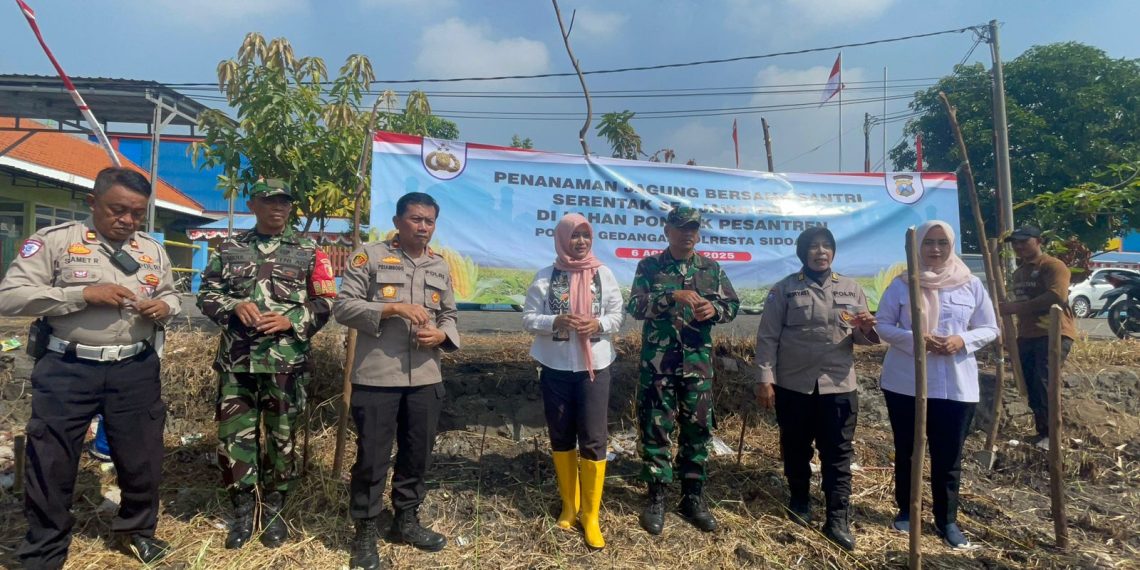 Manfaatkan Lahan Tidur, Polsek Gedangan Gelar Tanam Jagung Serentak
