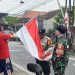 Polisi Sidoarjo Bagikan Bendera Merah Putih Secara Serentak