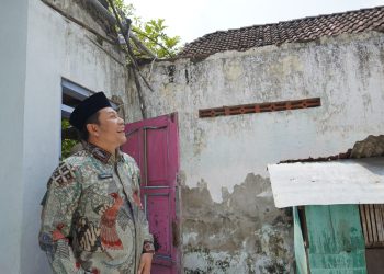 Bupati Subandi Langsung Renovasi Dua Rumah Warga Simogirang Prambon