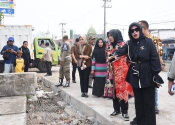 Disidak Wabup Mimik Idayana, Betonisasi Jalan Gedangan-Betro Hampir Selesai 100 Persen