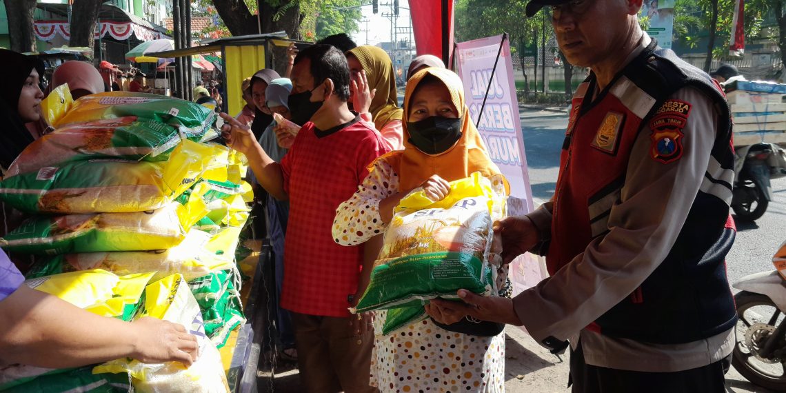 Kompak Tiga Pilar Kecamatan Krian Gelar Gerakan Pangan Murah