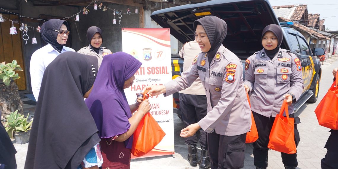 Polwan Polresta Sidoarjo Gelar Bakti Sosial Peringati Hari Jadi ke-77