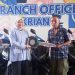 BRI Branch Office Krian Serahkan Hadiah Langsung PHS ke Pemenang Undian Periode Semester 2 Tahun 2024