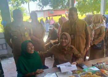 Sidak Bedah Warung Rakyat, Wabup Mimik Idayana juga Borong Dagangan Warung