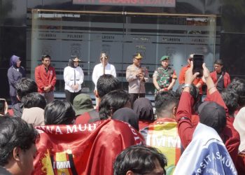 Aksi Penyampaian Pendapat Mahasiswa Muhammadiyah di Mapolresta Sidoarjo Berlangsung Kondusif