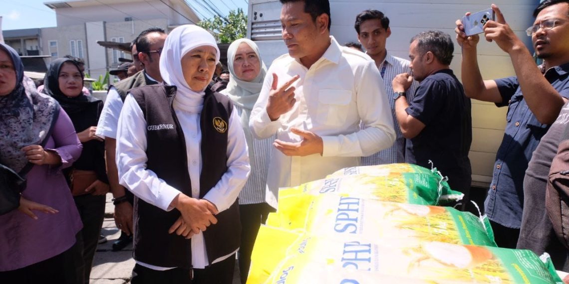 Gubernur  Khofifah Bersama Bupati Subandi Tinjau Langsung Kegiatan Pasar Murah di Sidoarjo