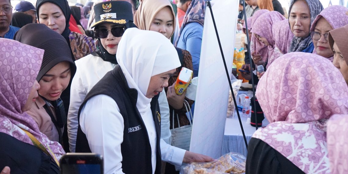 Wabup Hj Mimik Idayana Dampingi Gubernur Khofifah Gelar Pasar Murah di Taman Sidoarjo