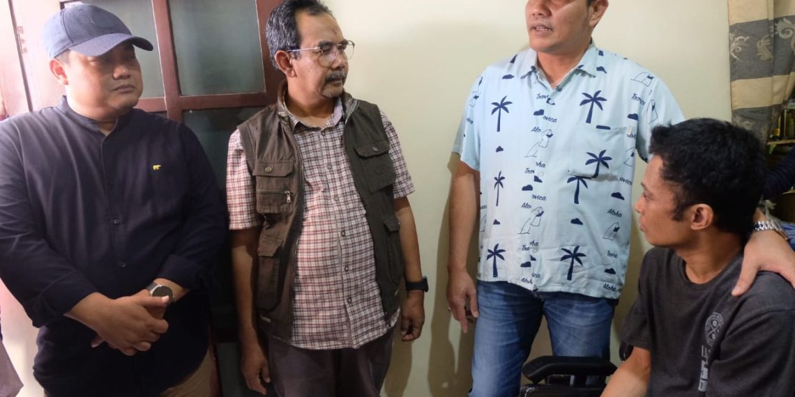 Bupati Subandi Serahkan Bantuan Kursi Roda untuk Warga Disabilitas