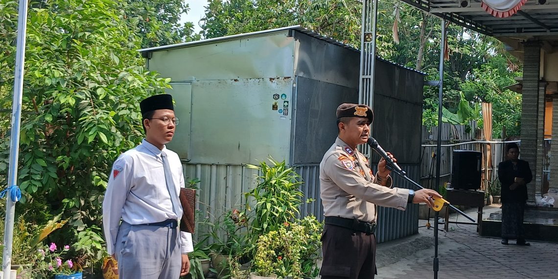 Jadi Pembina Upacara di Sekolah, Polisi Ajak Pelajar Cinta Tanah Air
