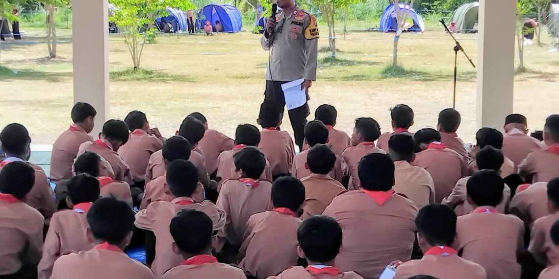 Polsek Krembung Edukasi Kamtibmas di Perkemahan Pramuka