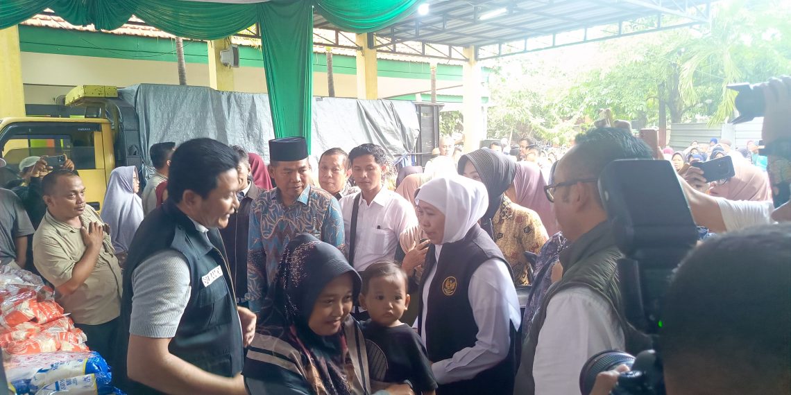 Gubernur﻿ Jatim Khofifah﻿ Gelar Pasar Murah di Waru Sidoarjo