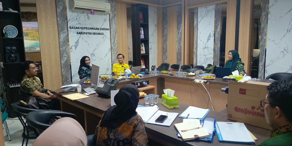 Bupati Subandi Lantik Ulang 7 Pejabat, Wabup Mimik Idayana Datangi BKD