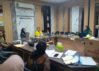 Bupati Subandi Lantik Ulang 7 Pejabat, Wabup Mimik Idayana Datangi BKD