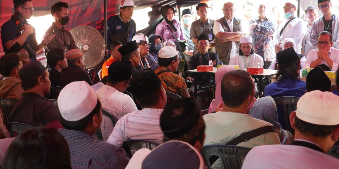 Wali Santri Sepakati Evakuasi Korban Reruntuhan Mushola Pondok Pesantren Al-Khoziny dengan Alat Berat