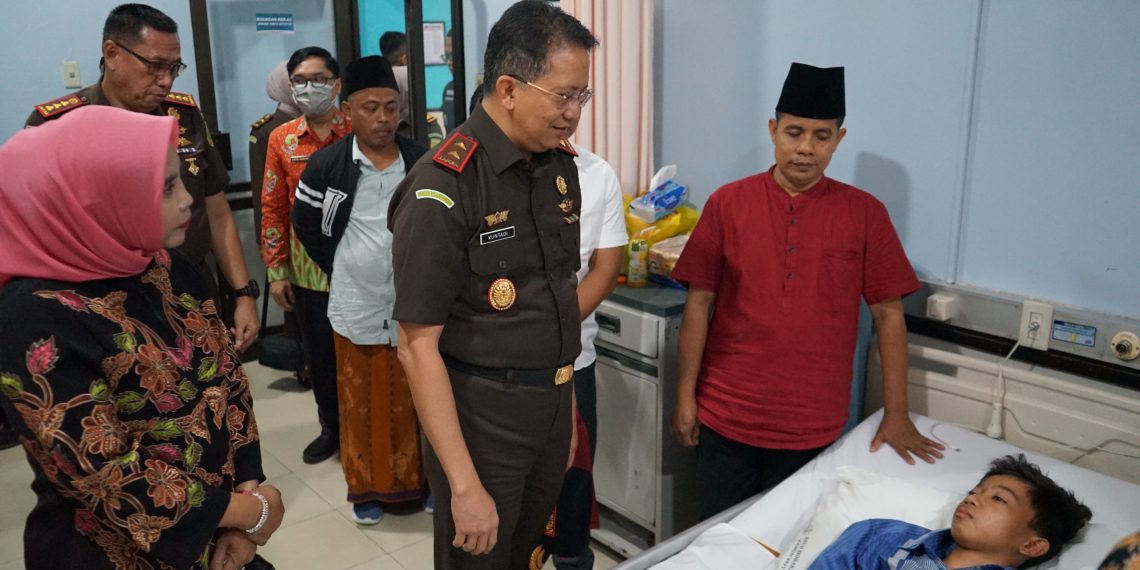 Wabup Mimik﻿﻿ Idayana dan Kajati Jatim Beri Dukungan Moril Korban Musibah Ponpes Al Khoziny di RSUD RT Notopuro