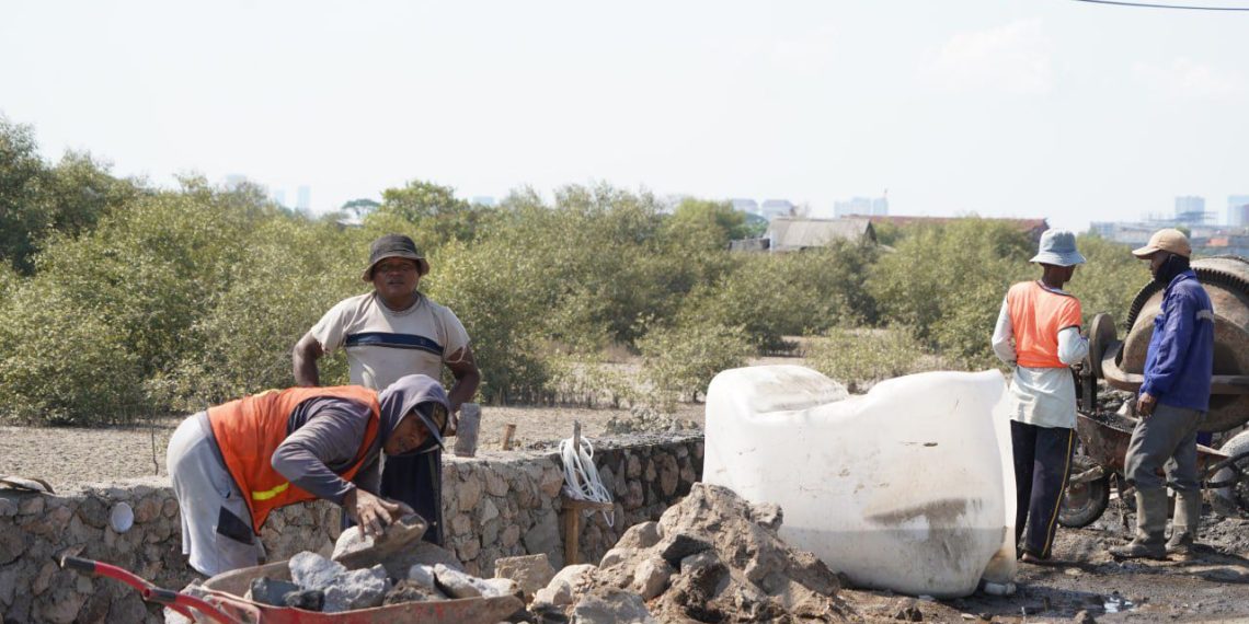 Pemkab Sidoarjo Mulai Garap Betonisasi Ruas Jalan Kalanganyar-Segorotambak