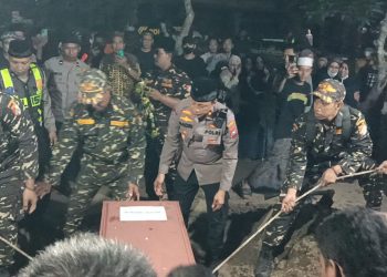 Kapolsek Buduran Hadir di Pemakaman Santri Al Khoziny Asal Desa Damarsi