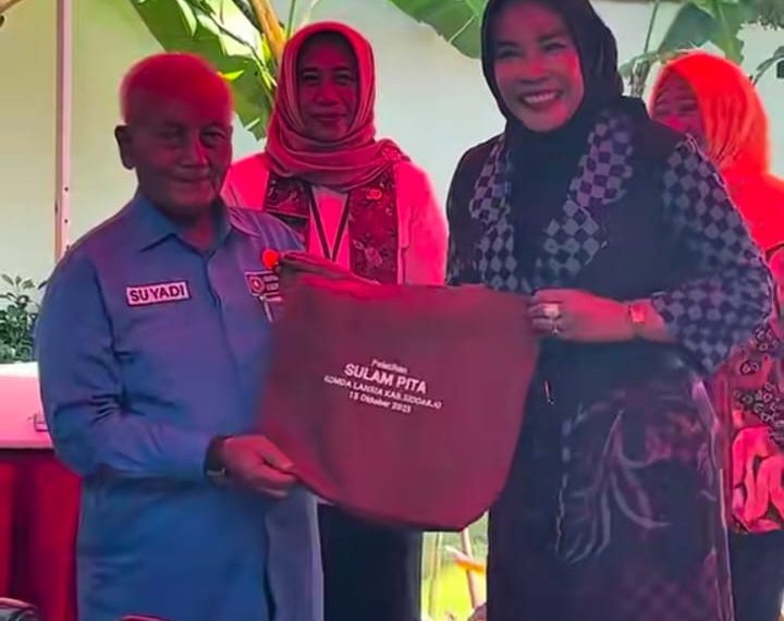Komda Lansia Sidoarjo Gelar Pelatihan Sulam Pita Bersama Wabup Hj Mimik Idayana