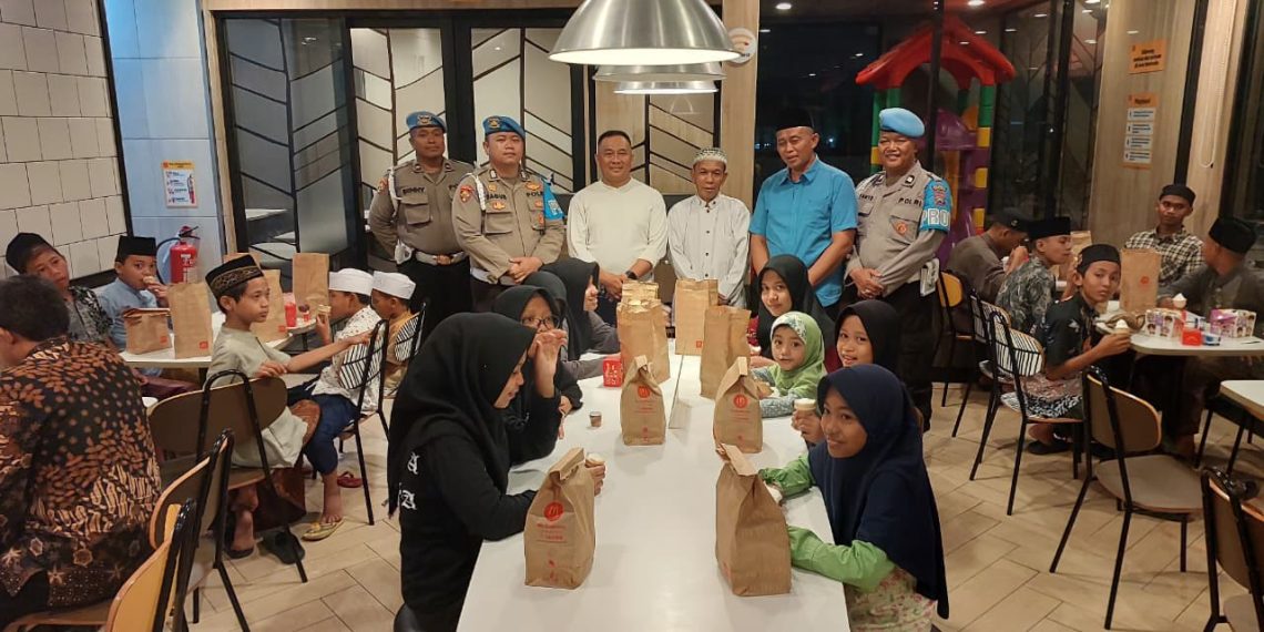 Propam Polresta Sidoarjo Berbagi, Ajak Makan Bergizi