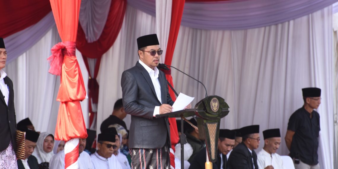 Ketua DPRD Sidoarjo Abdillah Nasih Pimpin Upacara Hari Santri 2025