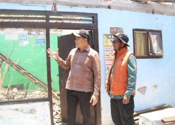 Bupati Subandi Bangun Lagi Rumah Ambruk Warga Magersari