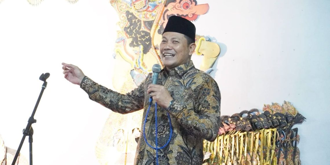 Diguyur Hujan, Bupati Subandi dan Ratusan Warga Hadiri Sedekah Bumi Desa Kloposepuluh