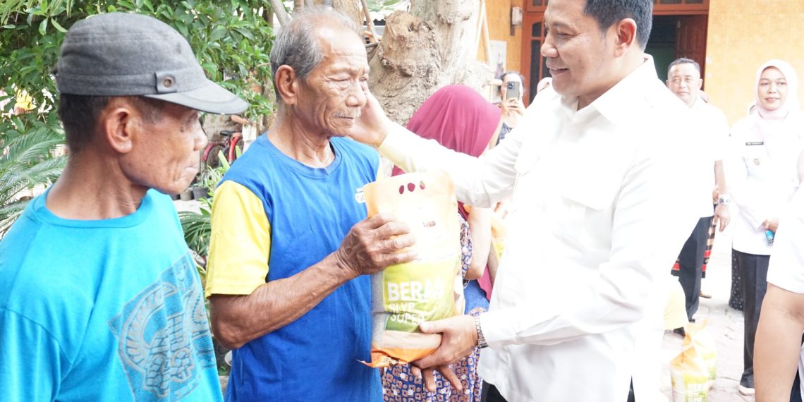 Rumah Penjual Kerupuk Terbakar, Bupati Subandi Gandeng Baznas Percepat Bantuan Perbaikan