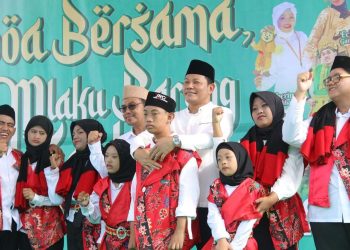 Bupati Subandi dan Ketua DPRD Nasih Lepas Ribuan Peserta Mlaku Bareng Santri