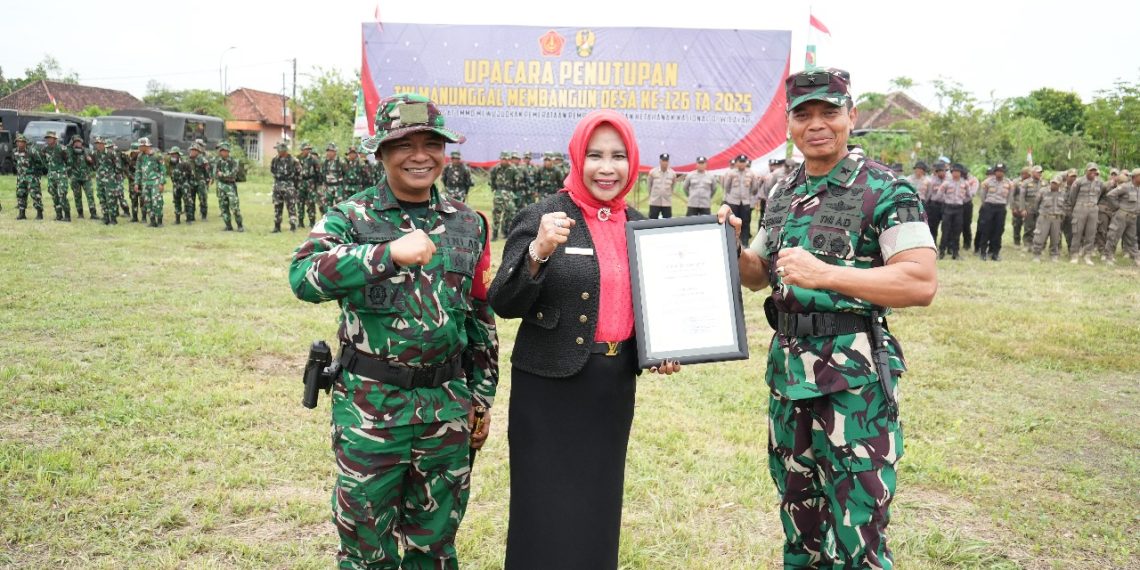 Wabup Mimik Idayana Ikuti Penutupan TMMD ke-126 di Sidoarjo