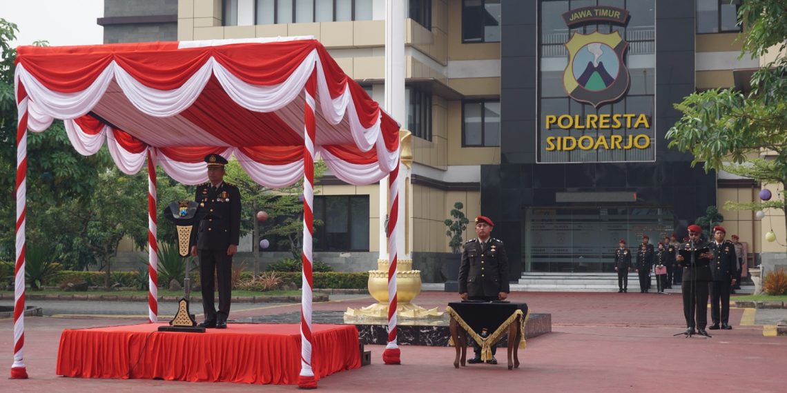 Polresta Sidoarjo Gelar Upacara Hari Pahlawan