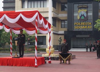 Polresta Sidoarjo Gelar Upacara Hari Pahlawan