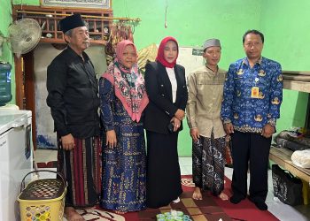Wabup Mimik Idayana Melayat dan Beri Santunan ke Rumah Duka Daffa Pelajar yang Tenggelam di Sungai Kutuk