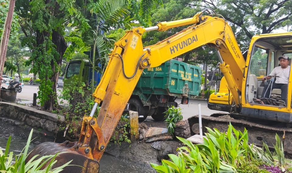 Atasi Banjir di Depan Lippo, Bupati Subandi Siagakan Rumah Pompa 24 Jam dan Maksimalkan Pembersihan Saluran