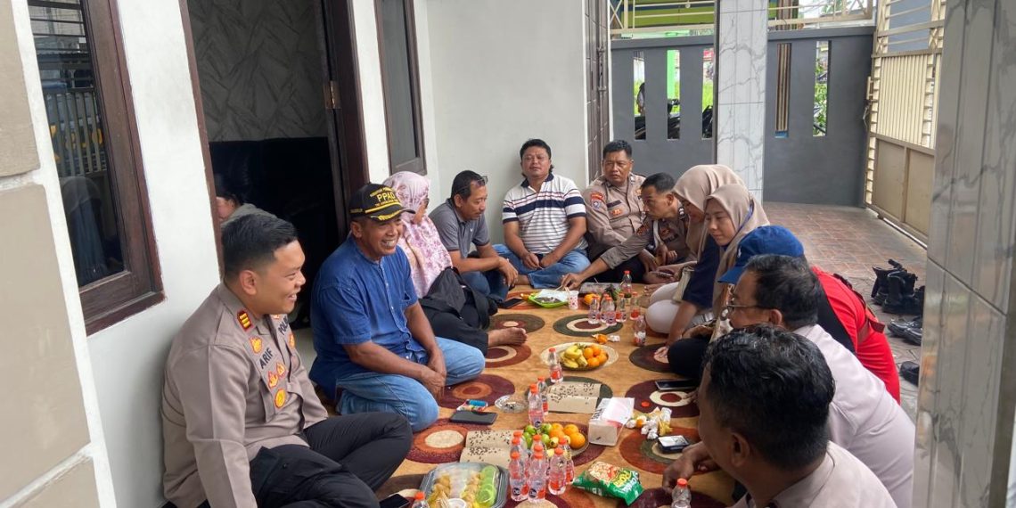 Jabat Kapolsek Tulangan, AKP Rizky Arif Gelar Silaturahmi dengan Tokoh Agama dan Masyarakat