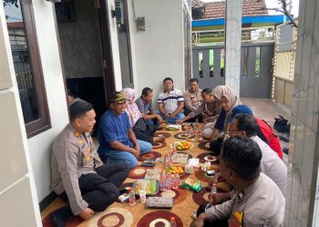 Jabat Kapolsek Tulangan, AKP Rizky Arif Gelar Silaturahmi dengan Tokoh Agama dan Masyarakat