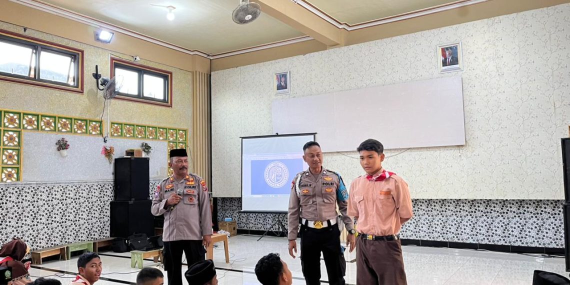 Polsek Taman Sosialisasikan Penerimaan Murid Baru SMA Kemala Taruna Bhayangkara