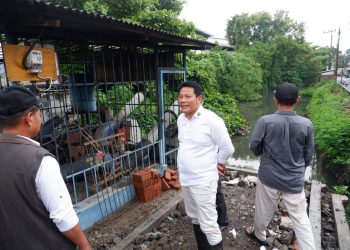 Bupati Subandi Sidak Wisma Tropodo, Temukan Pompa Usang dan Saluran Tertutup