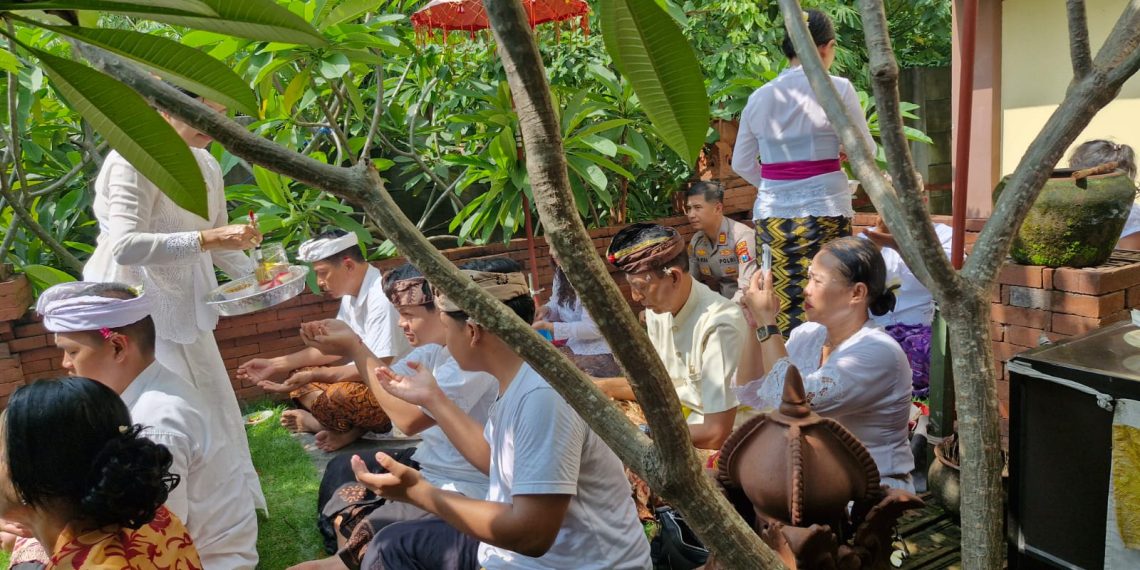 Pura Kertha Bumi Bhayangkara Polresta Sidoarjo Gelar Ibadah Hari Raya Galungan