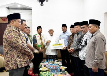 Bupati Subandi Serahkan Donasi dari Para ASN ke Pesantren Al-Khoziny