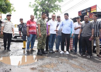 Bupati Subandi Sidak Jalan Rusak di Bluru Kidul, Pastikan Betonisasi 1,6 Km Usai Lebaran 2026